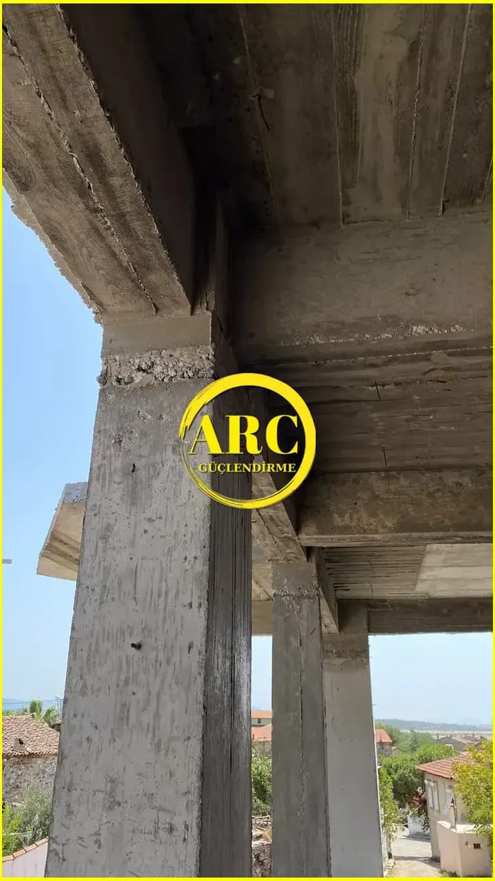 Fethiye'deki eski bir yapının modern guclendirme sonrasi goruntusu