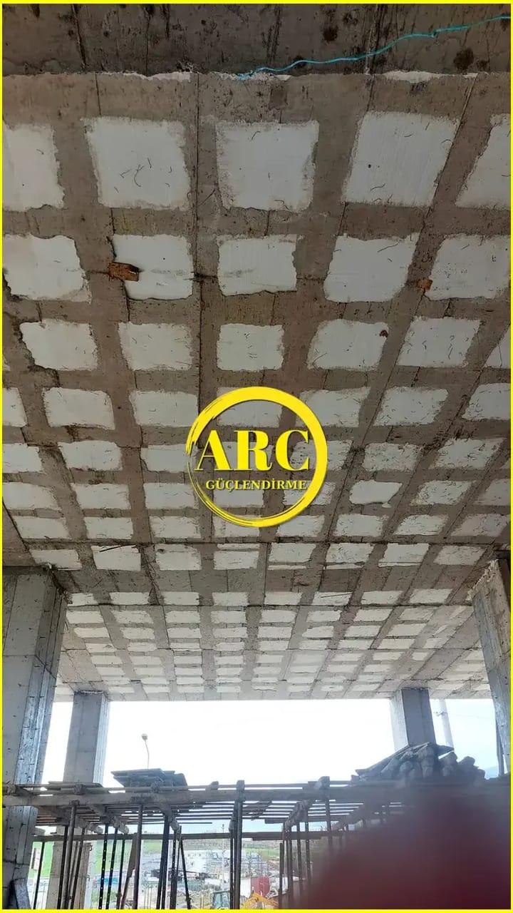 Zeytinburnu bolgesinde elyaf ile kiris onarim ve guclendirme calismasi