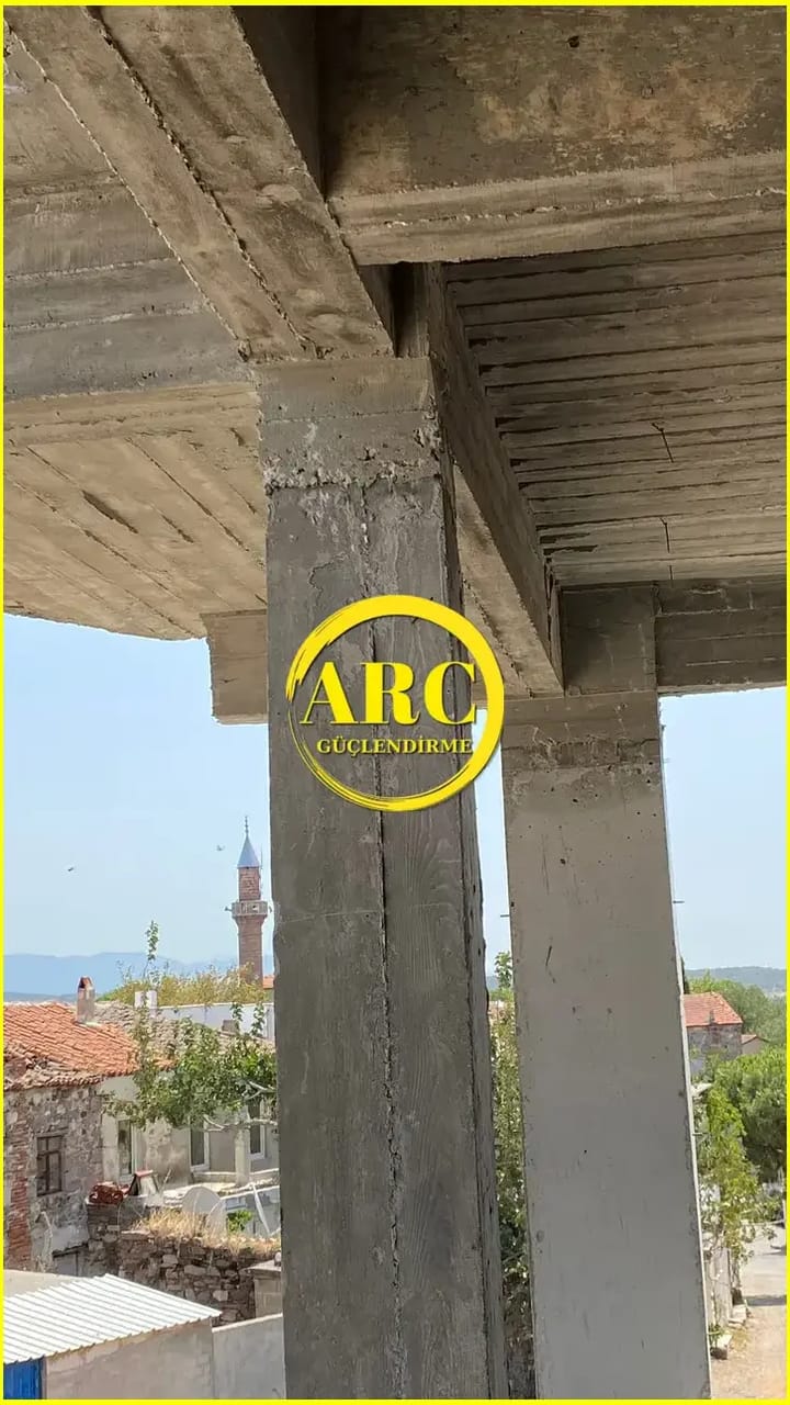 Zeytinburnu'nda gerceklesen karbon fiber kolon guclendirme uygulama goruntusu